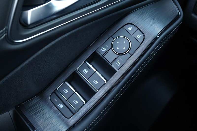 Nissan Rogue Vehicle Image 20