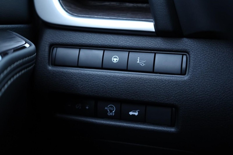 Nissan Rogue Vehicle Image 22
