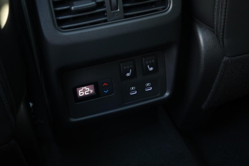 Nissan Rogue Vehicle Image 25