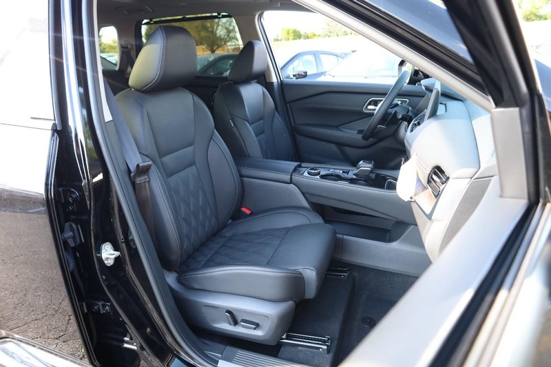 Nissan Rogue Vehicle Image 29