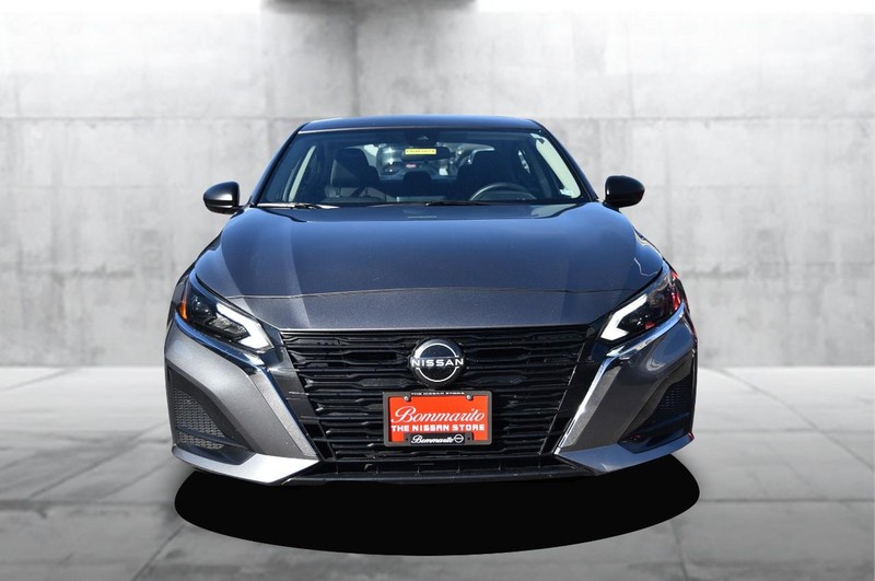 Nissan Altima Vehicle Image 04