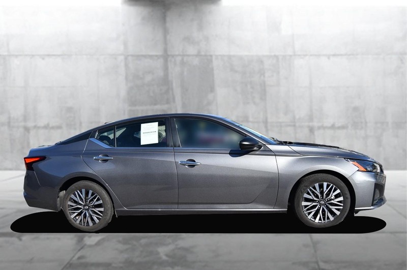 Nissan Altima Vehicle Image 05