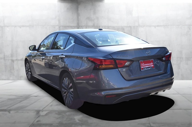 Nissan Altima Vehicle Image 07