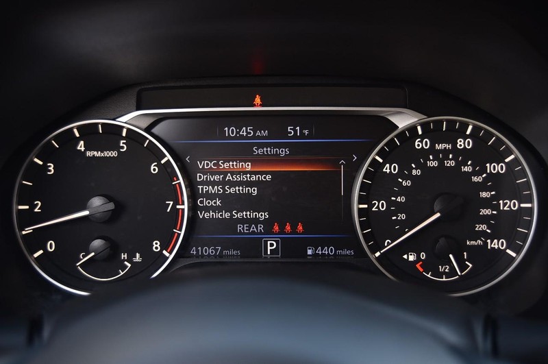 Nissan Altima Vehicle Image 12