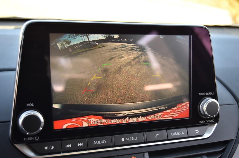 Nissan Altima Vehicle Image 13