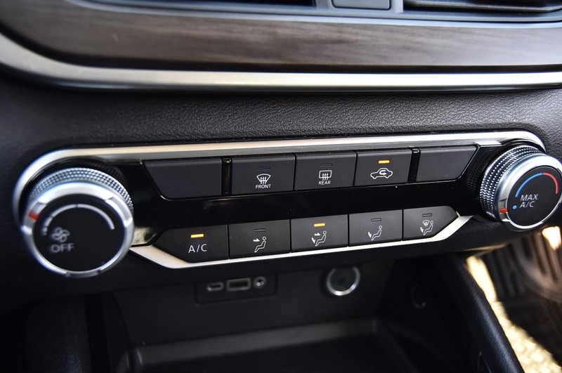 Nissan Altima Vehicle Image 15