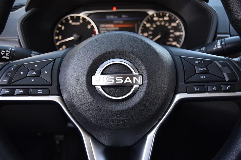 Nissan Altima Vehicle Image 18
