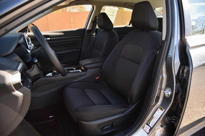 Nissan Altima Vehicle Image 19