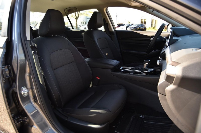 Nissan Altima Vehicle Image 20