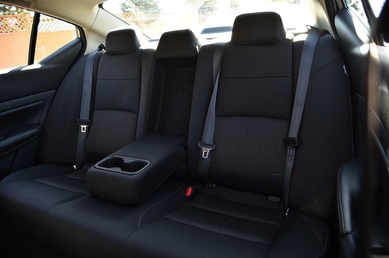 Nissan Altima Vehicle Image 21