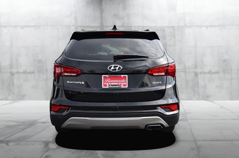 Hyundai Santa Fe Sport Vehicle Full-screen Gallery Image 06