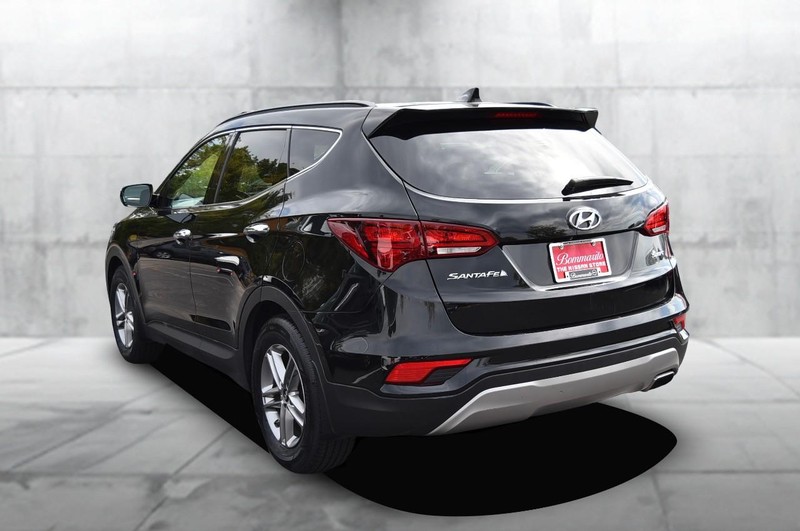 Hyundai Santa Fe Sport Vehicle Full-screen Gallery Image 07