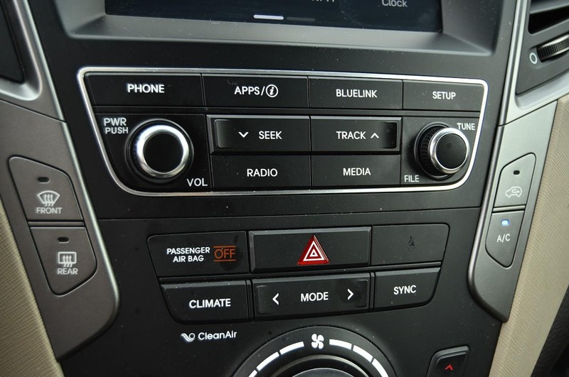 Hyundai Santa Fe Sport Vehicle Full-screen Gallery Image 15