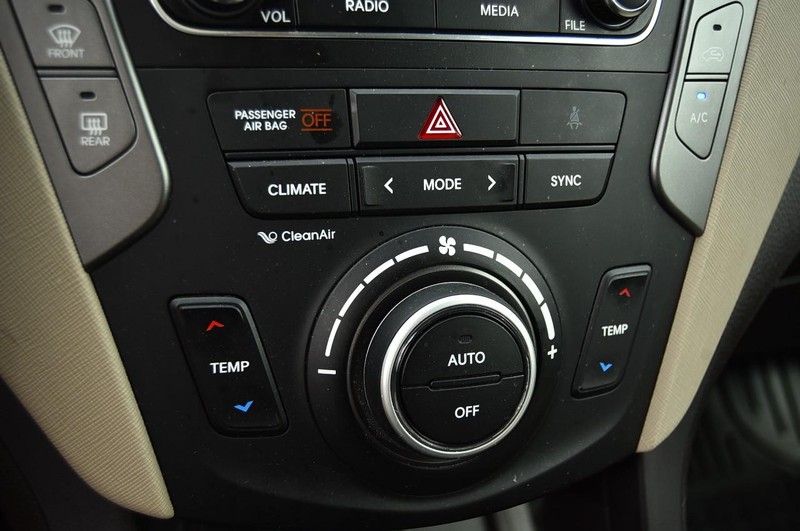 Hyundai Santa Fe Sport Vehicle Full-screen Gallery Image 16