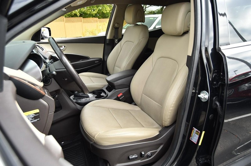 Hyundai Santa Fe Sport Vehicle Full-screen Gallery Image 20