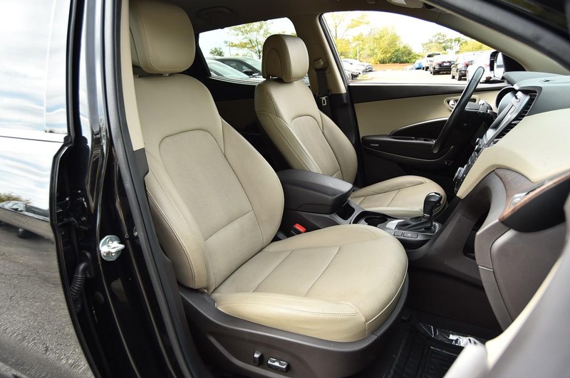 Hyundai Santa Fe Sport Vehicle Full-screen Gallery Image 21