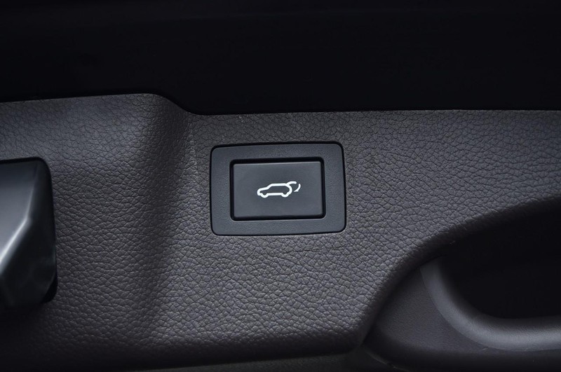 Hyundai Santa Fe Sport Vehicle Full-screen Gallery Image 24