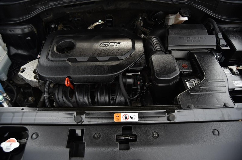 Hyundai Santa Fe Sport Vehicle Full-screen Gallery Image 25