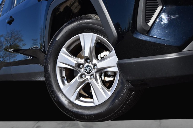 Toyota RAV4 Vehicle Image 03