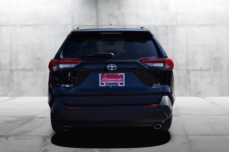 Toyota RAV4 Vehicle Image 06