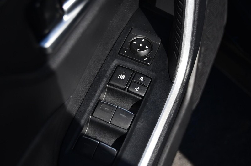 Toyota RAV4 Vehicle Image 09