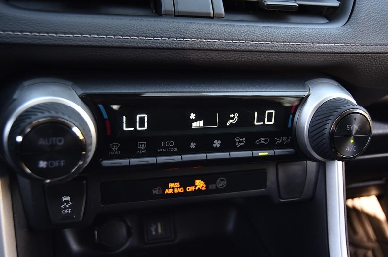 Toyota RAV4 Vehicle Image 15