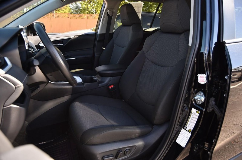 Toyota RAV4 Vehicle Image 19