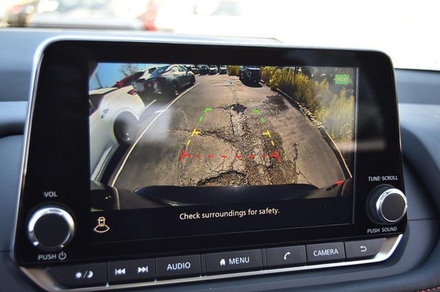 Nissan Rogue Vehicle Image 15