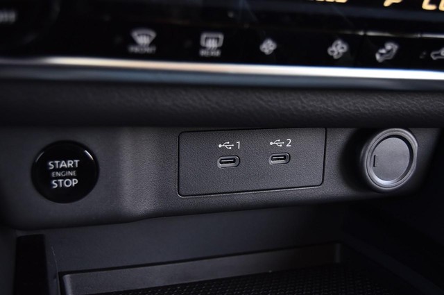 Nissan Rogue Vehicle Image 19