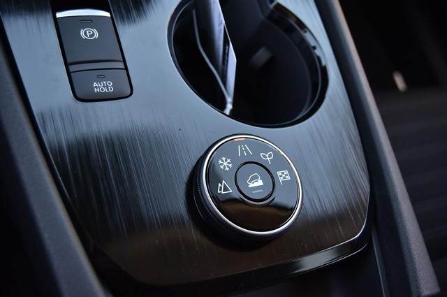 Nissan Rogue Vehicle Image 20