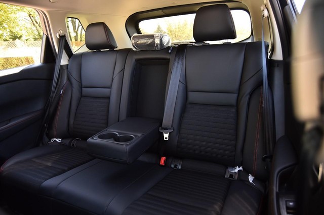 Nissan Rogue Vehicle Image 24