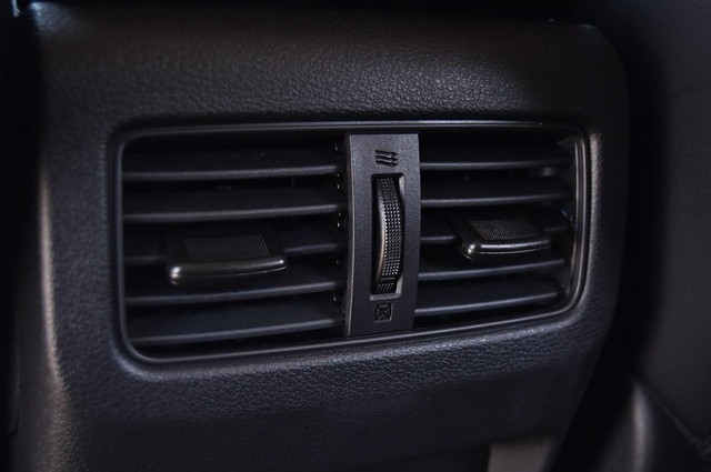 Nissan Rogue Vehicle Image 25