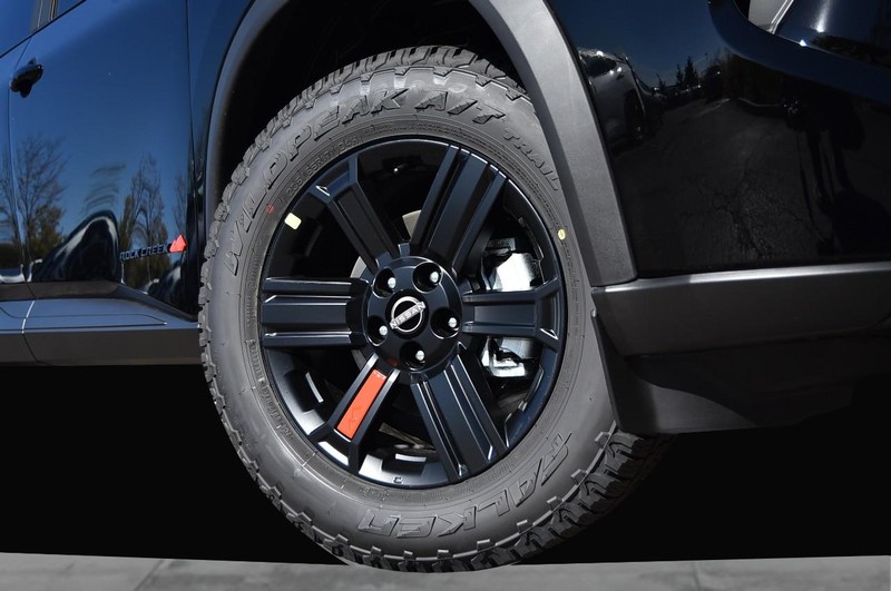 Nissan Rogue Vehicle Image 03