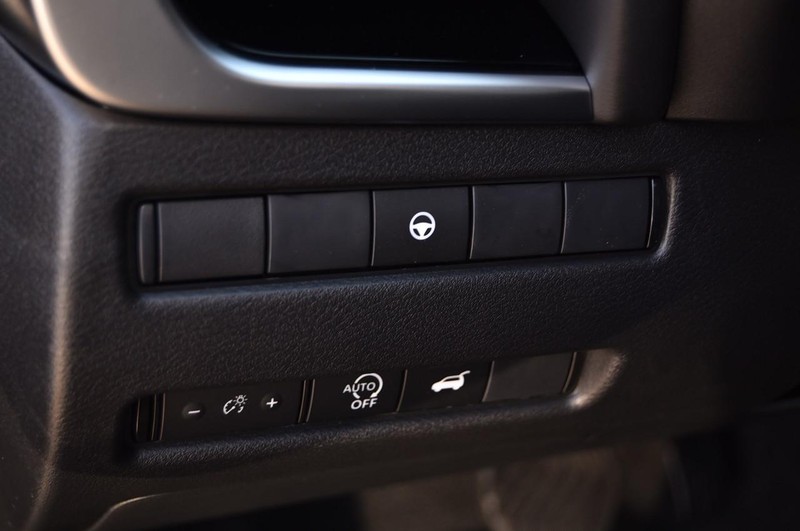 Nissan Rogue Vehicle Image 11