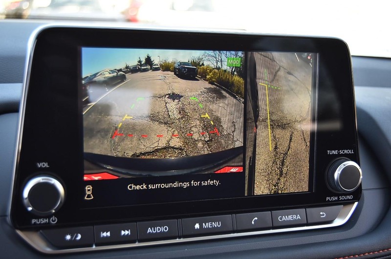 Nissan Rogue Vehicle Image 14