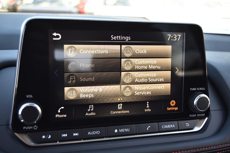 Nissan Rogue Vehicle Image 17