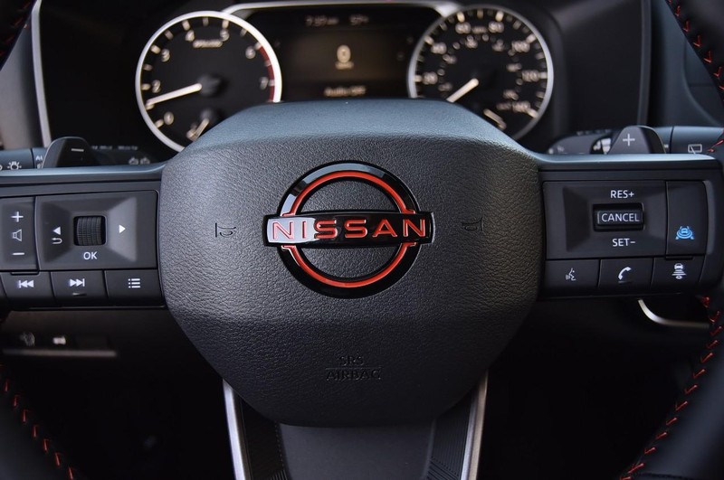 Nissan Rogue Vehicle Image 21