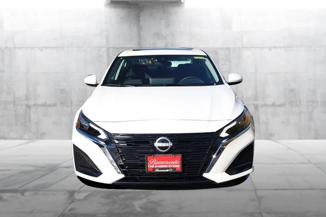 Nissan Altima Vehicle Image 04