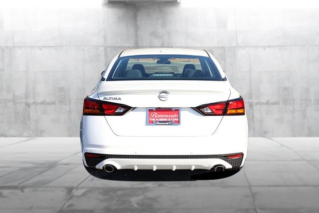 Nissan Altima Vehicle Image 06