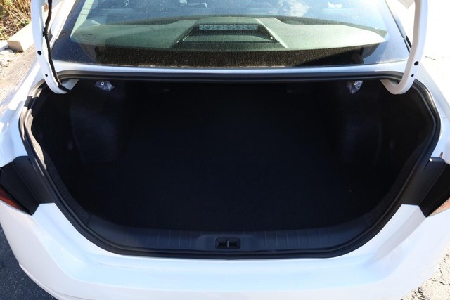 Nissan Altima Vehicle Image 07