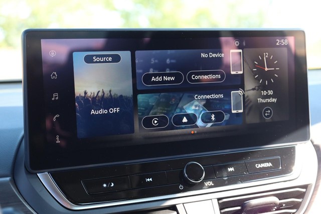 Nissan Altima Vehicle Image 12