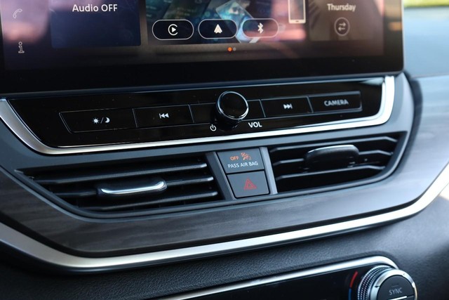 Nissan Altima Vehicle Image 14