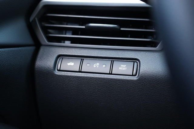 Nissan Altima Vehicle Image 20