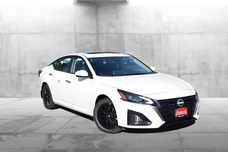 Nissan Altima Vehicle Image 02