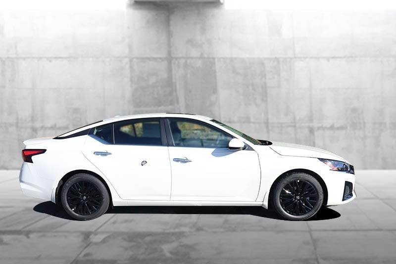 Nissan Altima Vehicle Image 05