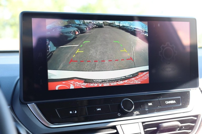 Nissan Altima Vehicle Image 13