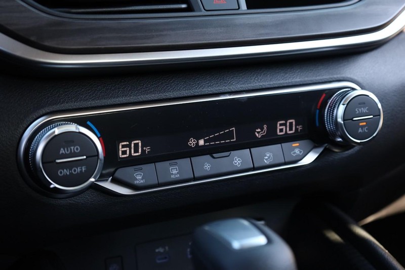 Nissan Altima Vehicle Image 15