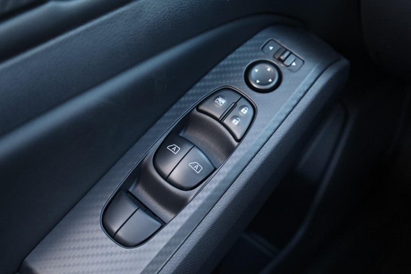 Nissan Altima Vehicle Image 19