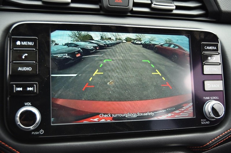 Nissan Versa Vehicle Full-screen Gallery Image 12