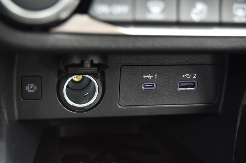 Nissan Versa Vehicle Full-screen Gallery Image 15